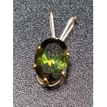 OVAL CUT GREEN TOURMALINE PENDANT in fourteen carat gold