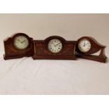 EDWARDIAN MAHOGANY MANTLE CLOCK in a shaped case, the circular enamelled dial with Roman numerals,
