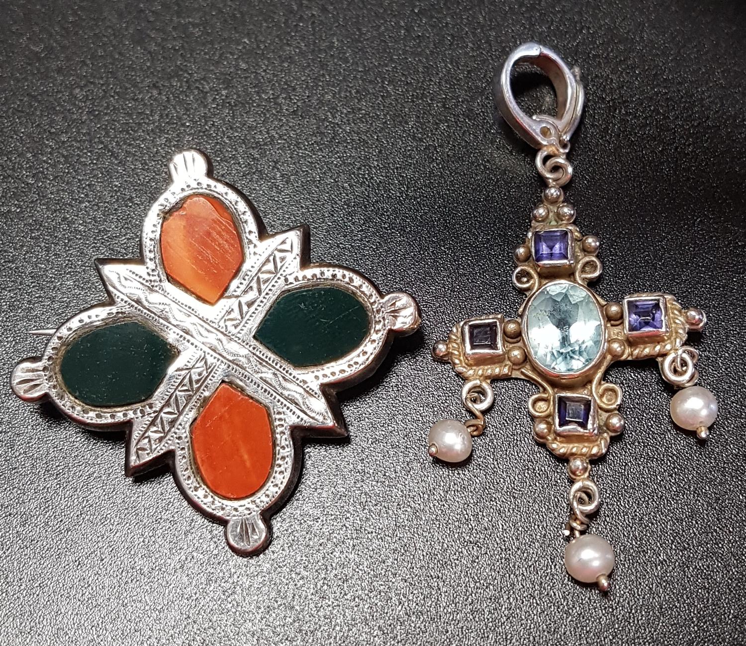 AQUAMARINE, BLUE GEM AND SEED PEARL SET CROSS PENDANT in silver; together with an agate set unmarked