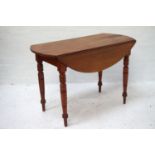 EDWARDIAN MAHOGANY PEMBROKE TABLE with shaped drop flaps above a frieze drawer, standing on turned