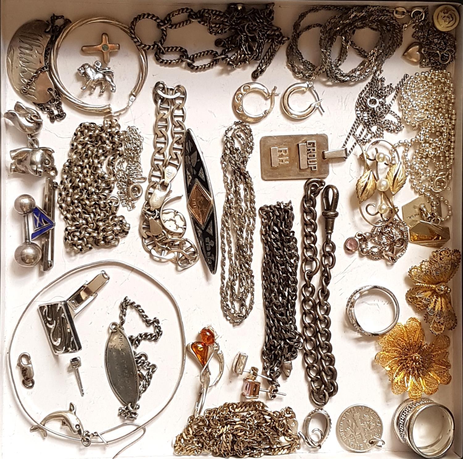SELECTION OF SILVER JEWELLERY including a niello style brooch with gold detail, a filgree
