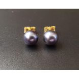 PAIR OF BLACK PEARL STUD EARRINGS in fourteen carat gold mounts and with eighteen carat gold