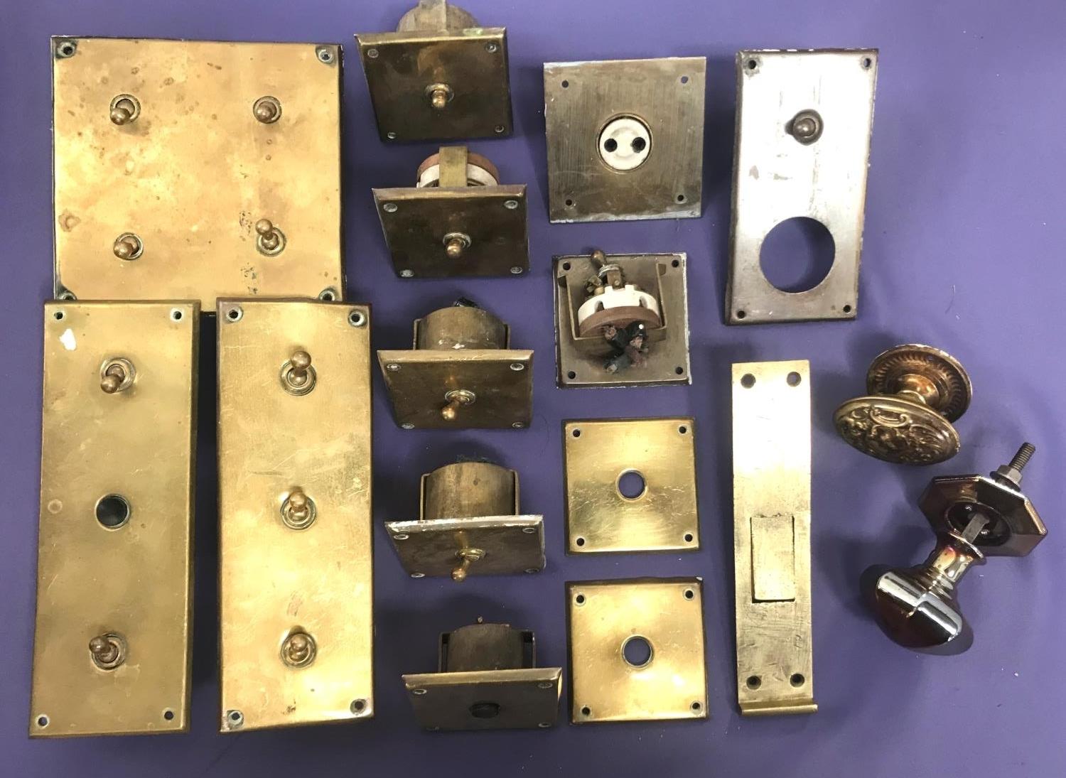 GOOD SELECTION OF VINTAGE BRASS LIGHT SWITCHES AND BACK PLATES including single, double and