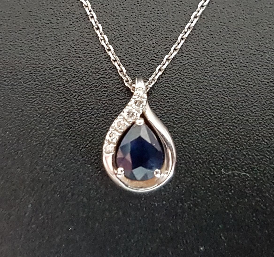 SAPPHIRE AND DIAMOND PENDANT the pear cut sapphire with small diamonds to the nine carat white - Bild 2 aus 2