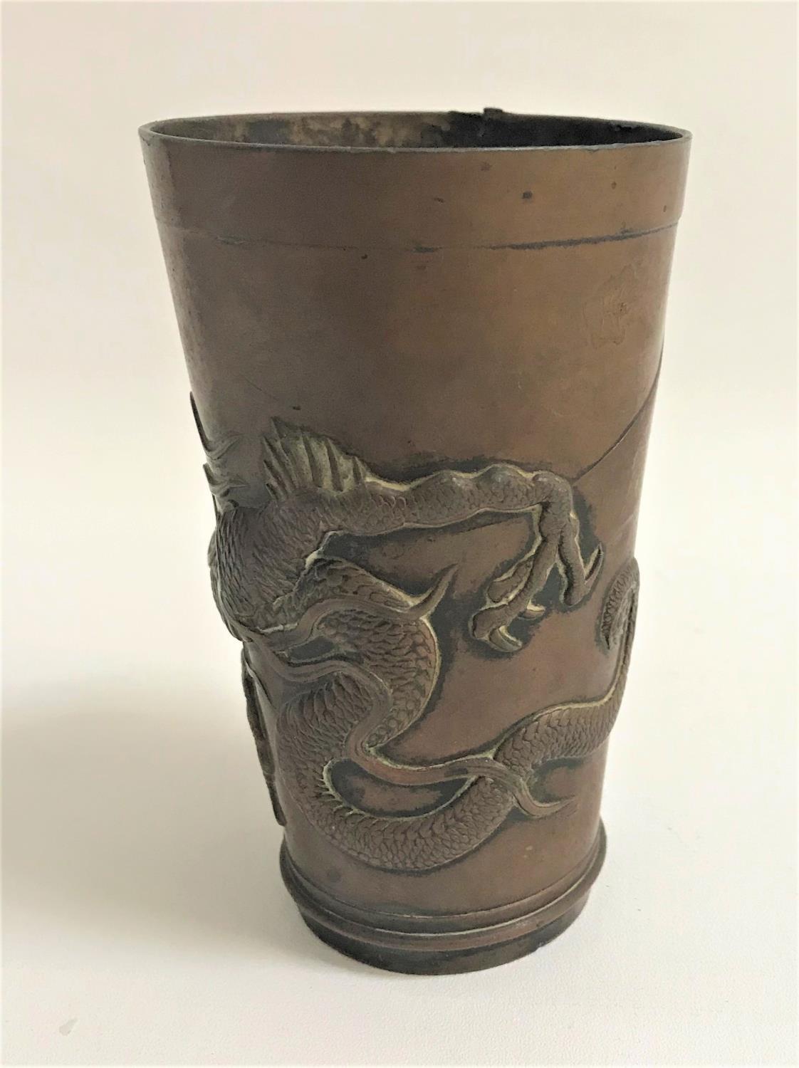 CHINESE DRAGON DECORATED COPPER FOIL COVERED METAL BEAKER the relief decorated dragon twisting - Bild 3 aus 3
