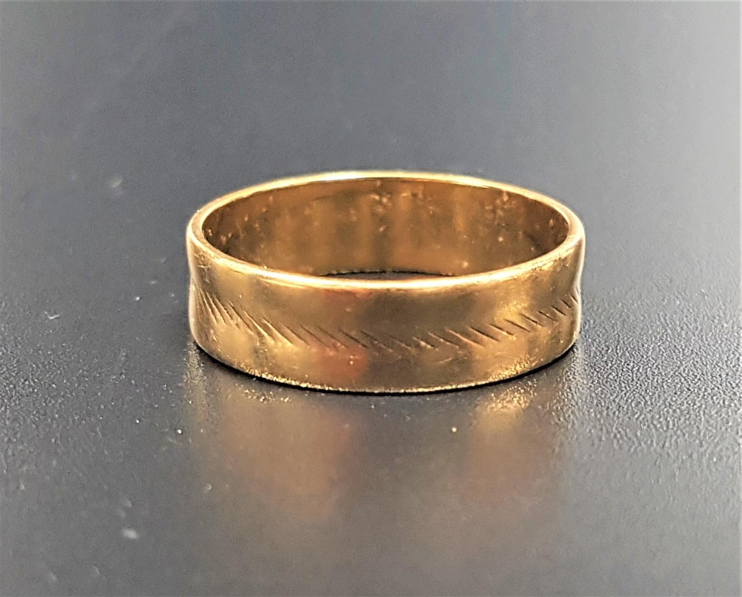 EIGHTEEN CARAT GOLD WEDDING BAND with engraved detail, ring size R and approximately 4.2 grams