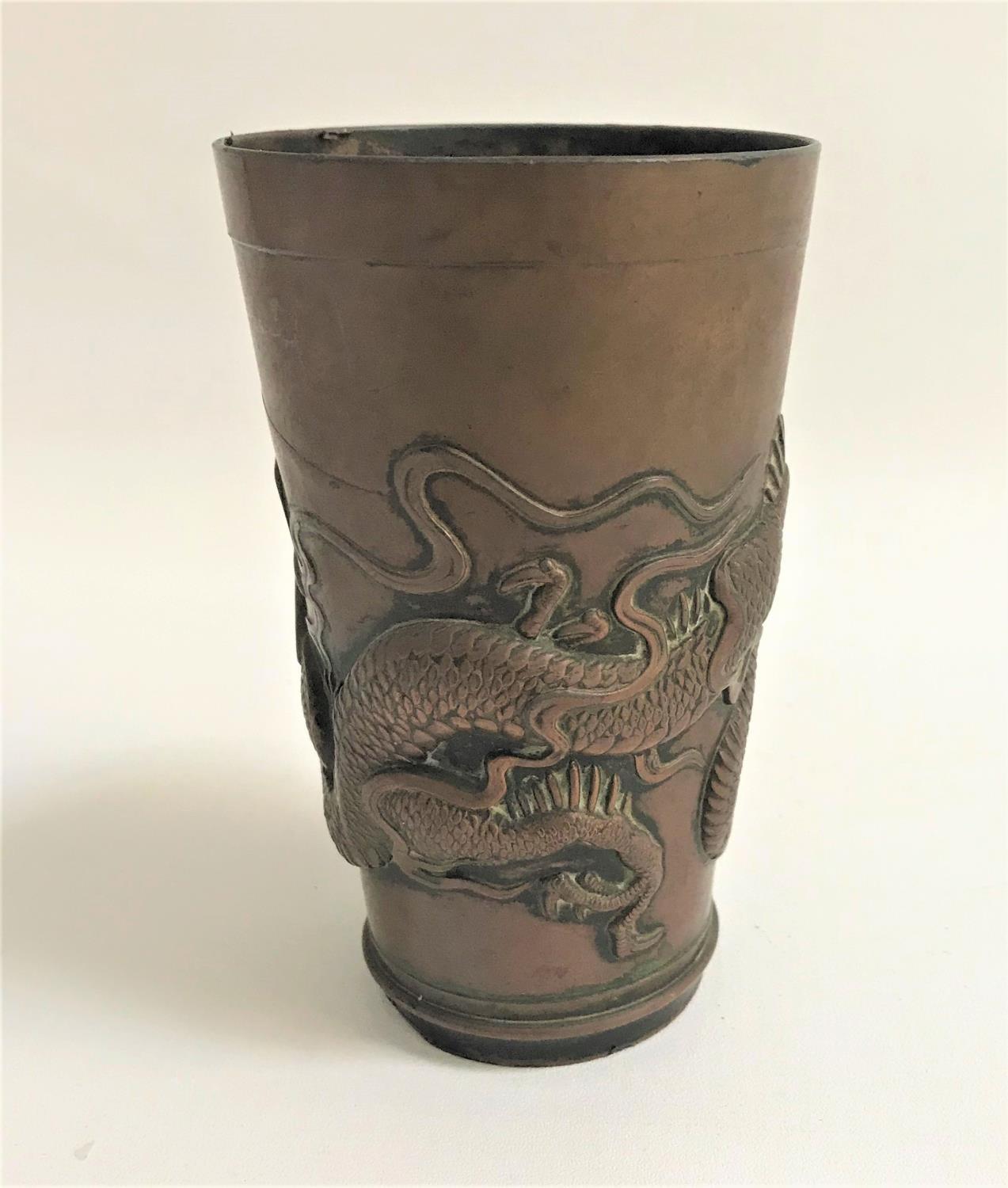 CHINESE DRAGON DECORATED COPPER FOIL COVERED METAL BEAKER the relief decorated dragon twisting - Bild 2 aus 3