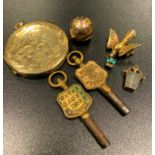 SELECTION OF GOLD, SILVER AND OTHER JEWELLERY including a nine carat gold and silver Masonic ball