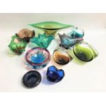 SELECTION OF COLOURFUL GLASS BOWLS AND BASKETS including a Monart style shallow bowl in dark blue