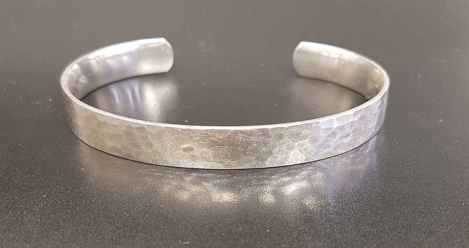 GEORG JENSEN SMITHY SILVER BANGLE the hammered silver bangle numbered 590, size M/L