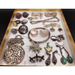 SELECTION OF SILVER JEWELLERY including various stone set rings, a pierced floral decorated