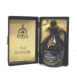 OLD GLASGOW 8YO DELUXE A well presented ceramic decanter of Old Glasgow 8 Year Old De Luxe Blended