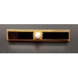 BLACK AGATE AND PEARL SET BROOCH in unmarked high carat gold, total weight approximately 6.5