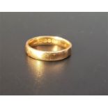 EIGHTEERN CARAT GOLD WEDDING BAND ring size L-M and approximately 3.9 grams