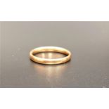UNMARKED GOLD WEDDING BAND ring size M and approximately 2.2 grams