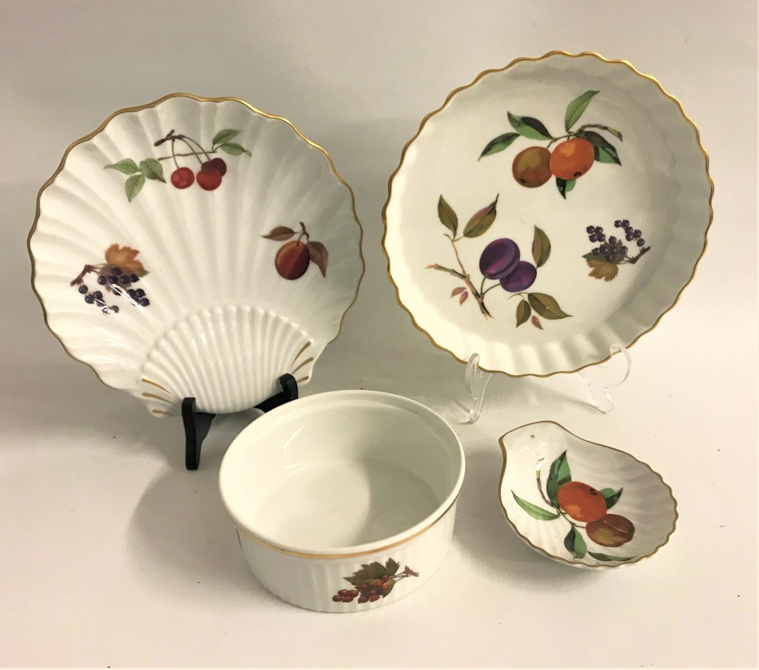 SELECTION OF ROYAL WORCESTER including a flan dish, small circular pie dish, a large and a small