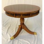 CIRCULAR WALNUT AND CROSSBANDED OCCASIONAL TABLE with a carved and pierced frieze, standing on a