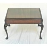 MAHOGANY AND CROSSBANDED OCCASIONAL TABLE with an inset glass top, standing on cabriole supports,