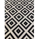 LARGE BLACK AND WHITE RUG with a geometric pattern, 300cm x 200cm