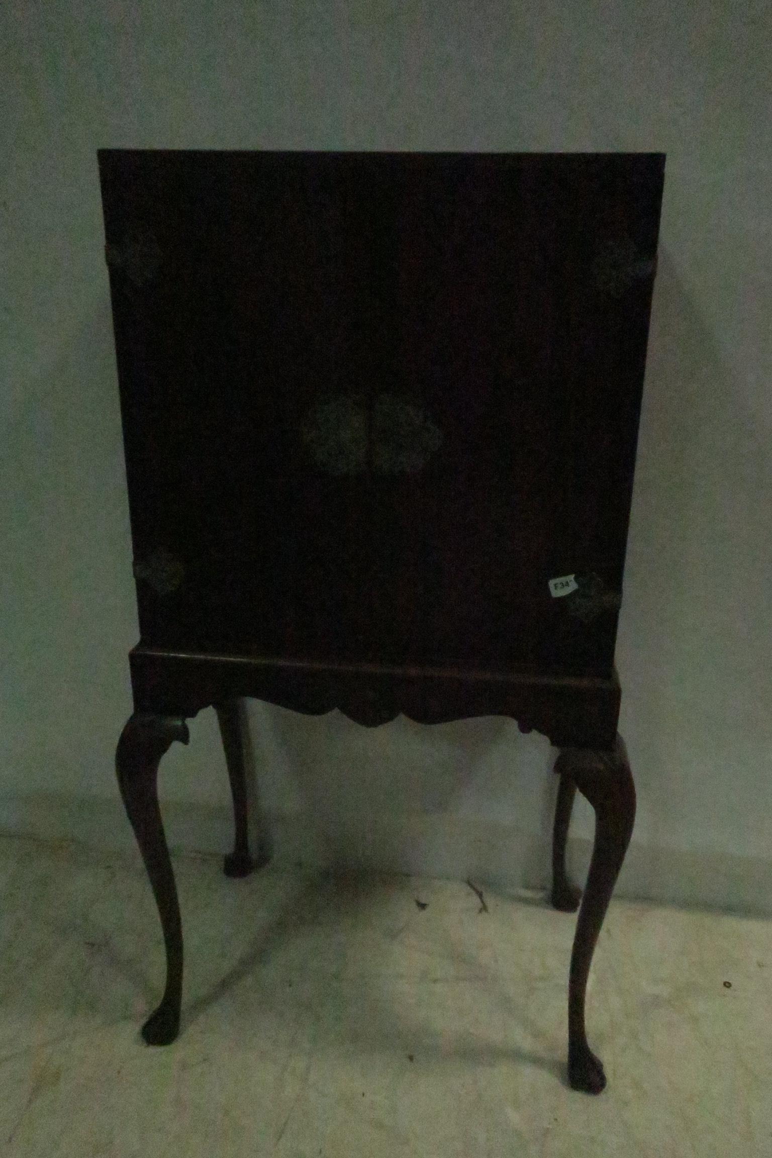 A GEORGIAN DESIGN MAHOGANY CROSS BANDED SIDE CABINET of rectangular outline the shaped top above a