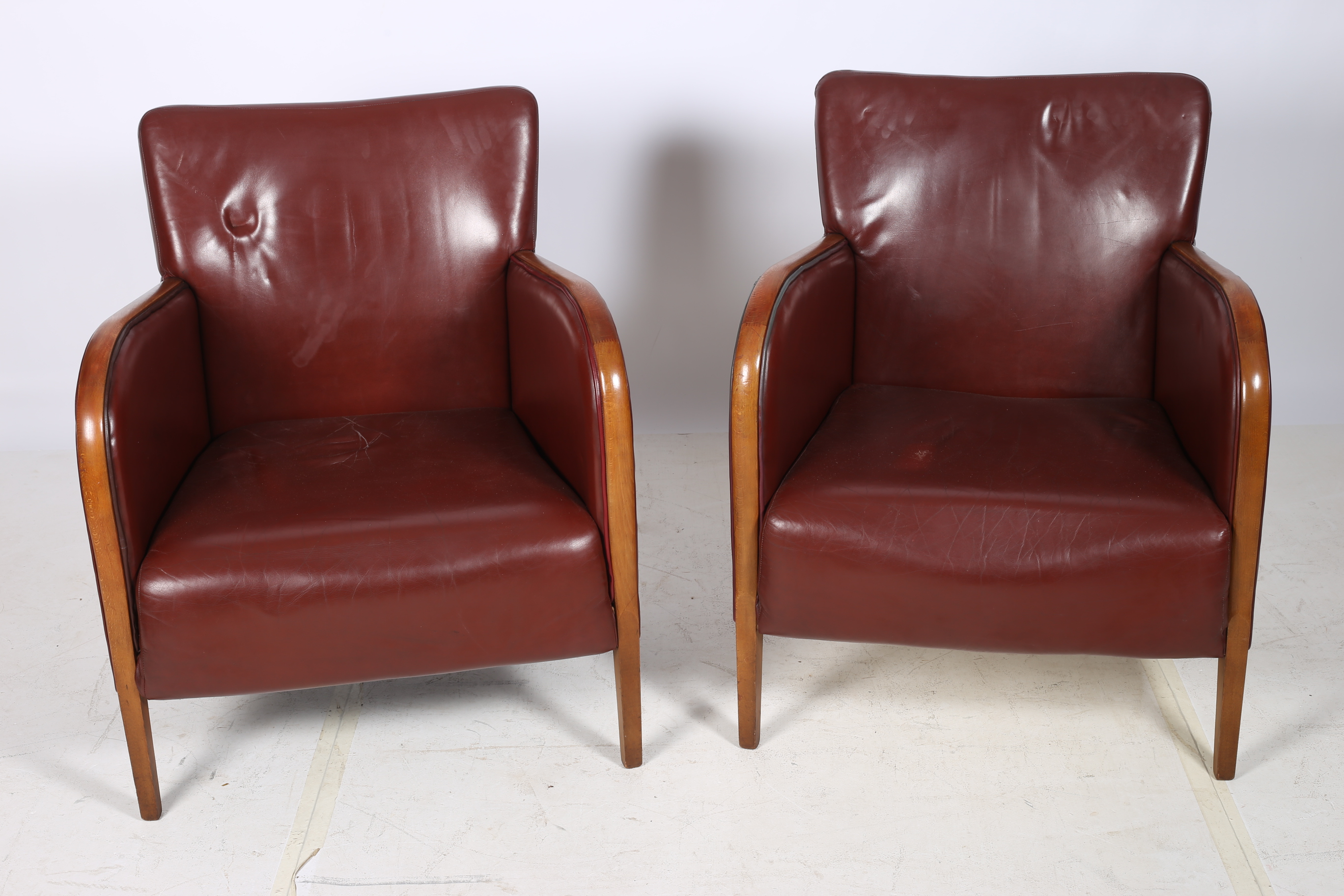 A PAIR OF RETRO CHERRYWOOD AND HIDE UPHOLSTERED EASY CHAIRS each with rectangular back and seat