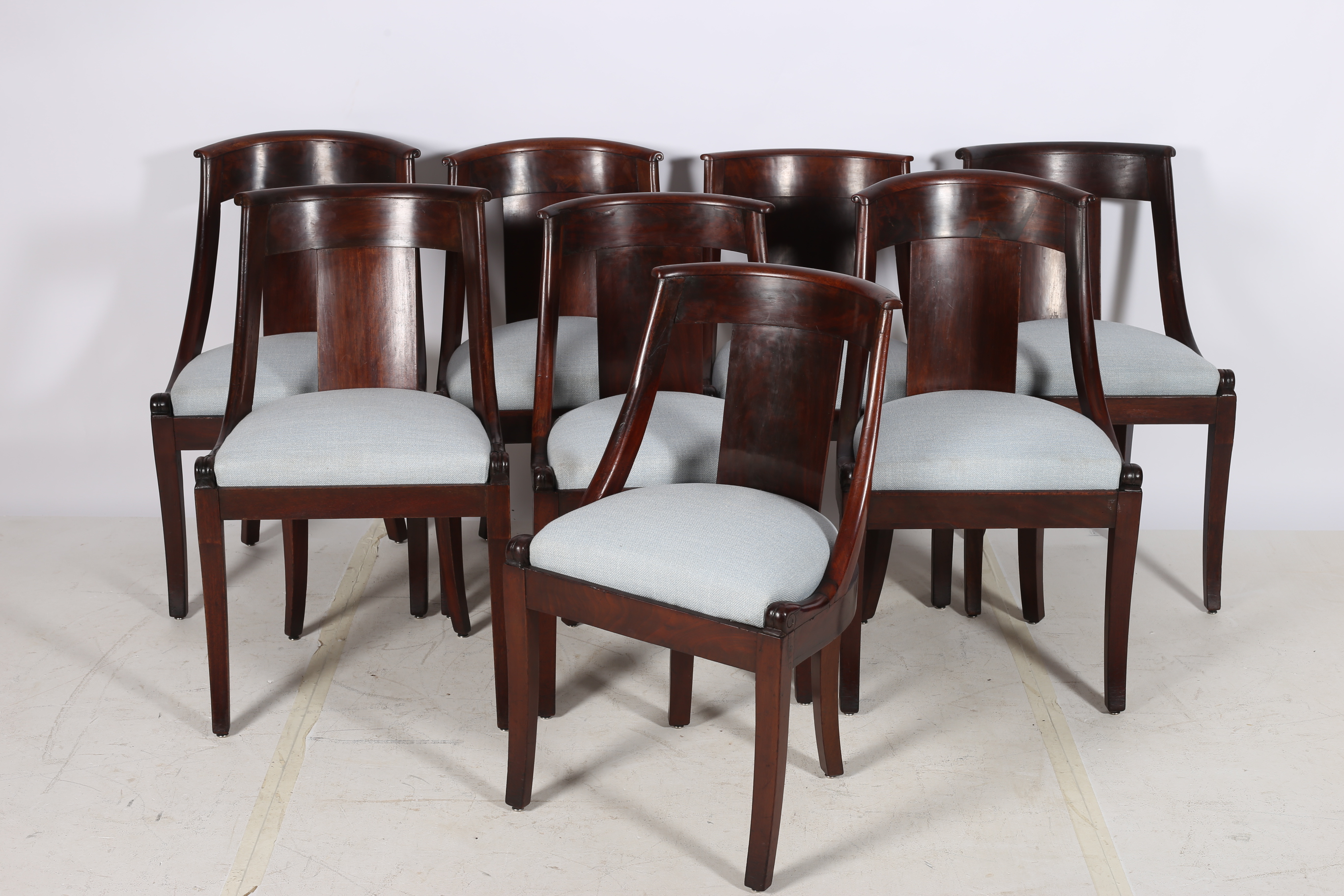 A HARLEQUIN SET OF EIGHT ITALIAN MAHOGANY DINING CHAIRS CIRCA 1940s each with a curved back and