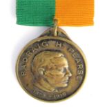 Padraig H Pearse commemorative brass medal, the obverse a bust of Pearse "Padraig H.