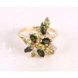 A 14CT GOLD PERIDOT CLUSTER DRESS RING