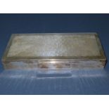 Silver table cigarette box with hammered and engine turned decoration - Birmingham 1975 maker H