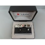 Leica M6 TTL rangefinder 35mm camera, no. 2498412, silver chrome finish, boxed with manual,