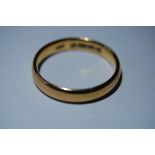 22ct. gold wedding ring - 4.3 g - size N