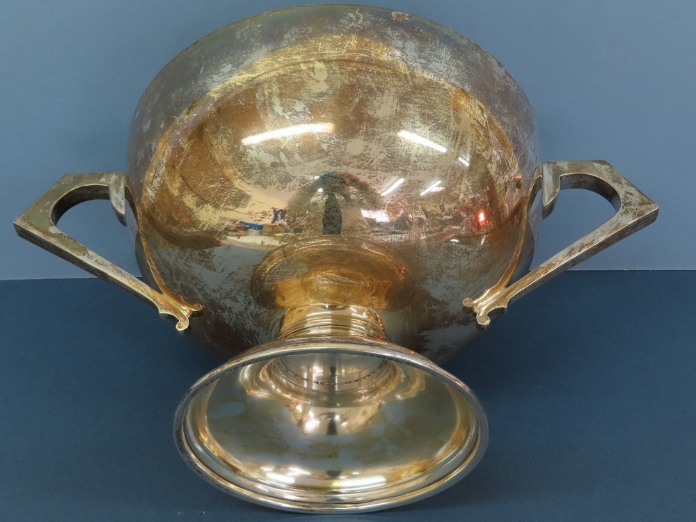 GV two handled silver punch bowl on raised circular foot, Sheffield 1928, not engraved, maker - Image 3 of 4