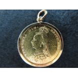 Victorian gold sovereign 1891 held in a 9ct gold mount total weight 9.3 g