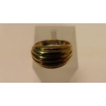 18ct reeded lady's ring, size N / O - 9.6 g