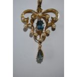 15 ct. gold aquamarine and pearl pendant - total weight 3 g