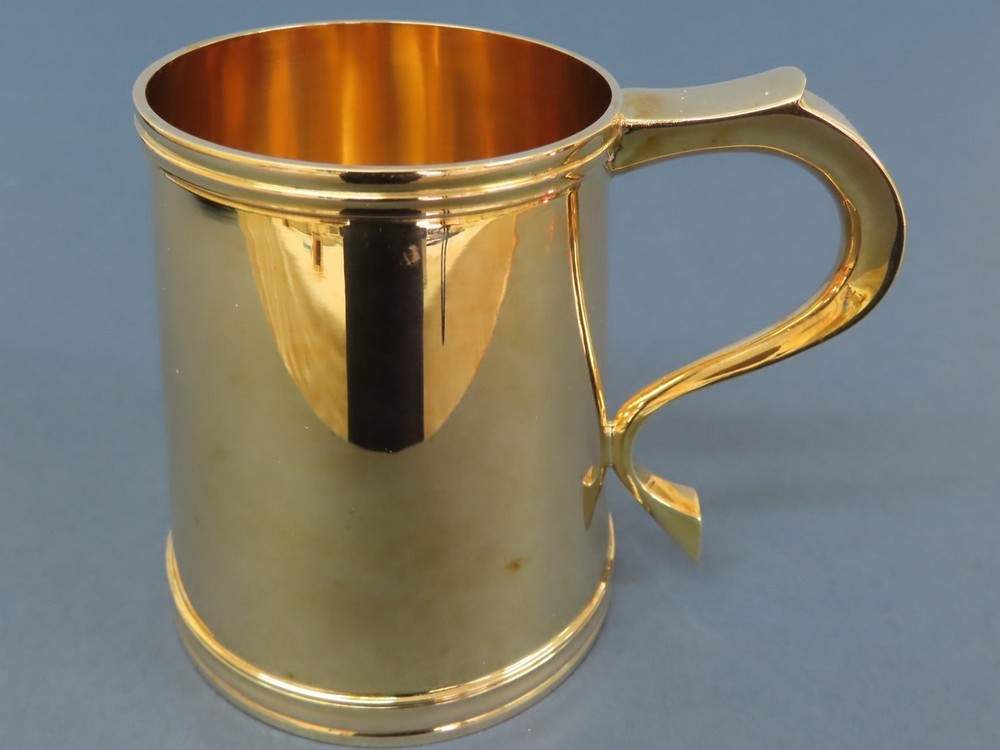 20thC 9 ct gold half pint tankard in the Georgian style, Sheffield mark maker P Ltd. - 332 g