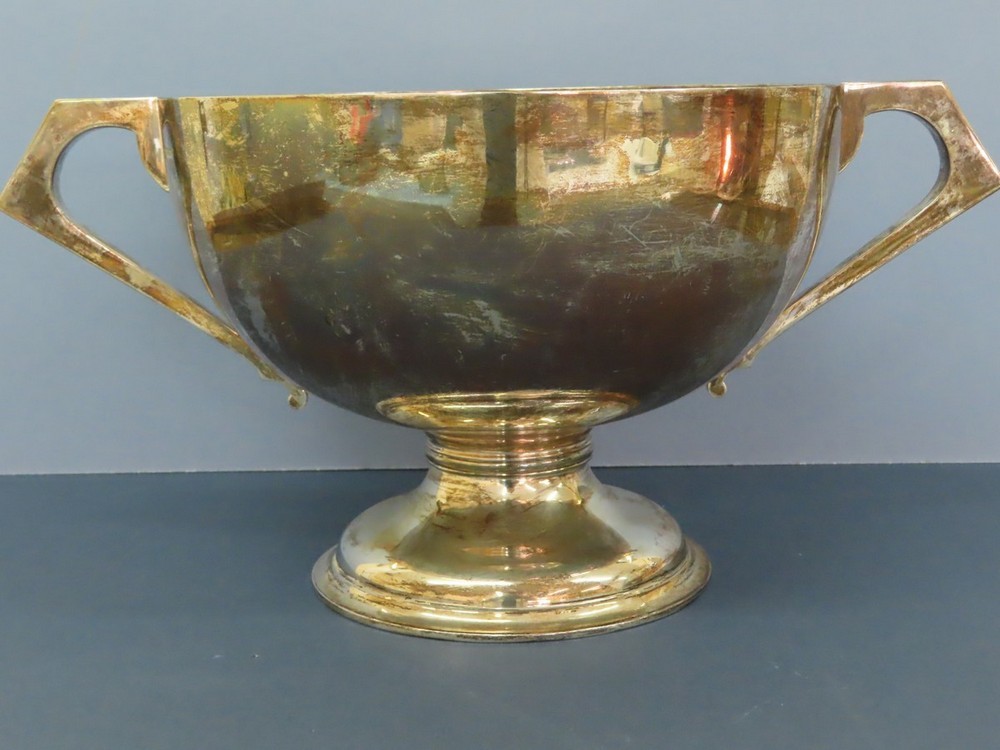 GV two handled silver punch bowl on raised circular foot, Sheffield 1928, not engraved, maker