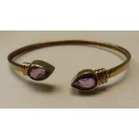 9ct gold bracelet with cut pear drop amethyst stones to top. 7.8 g