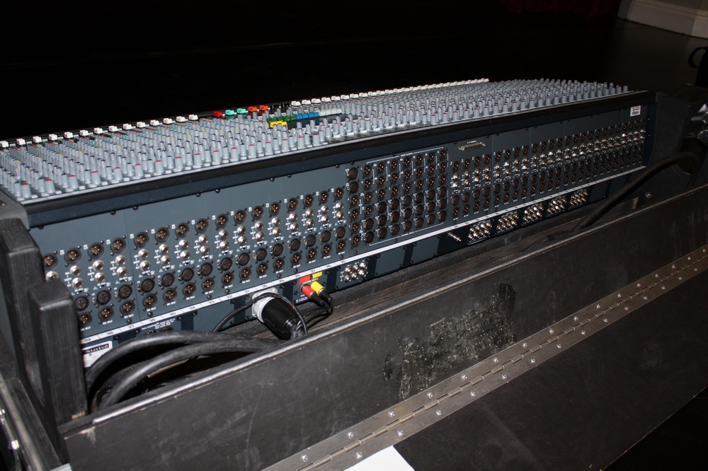 Soundcraft SM20 40:20 monitor desk in wheeled flight case with two Soundcraft SM20 PSUs - Image 3 of 5