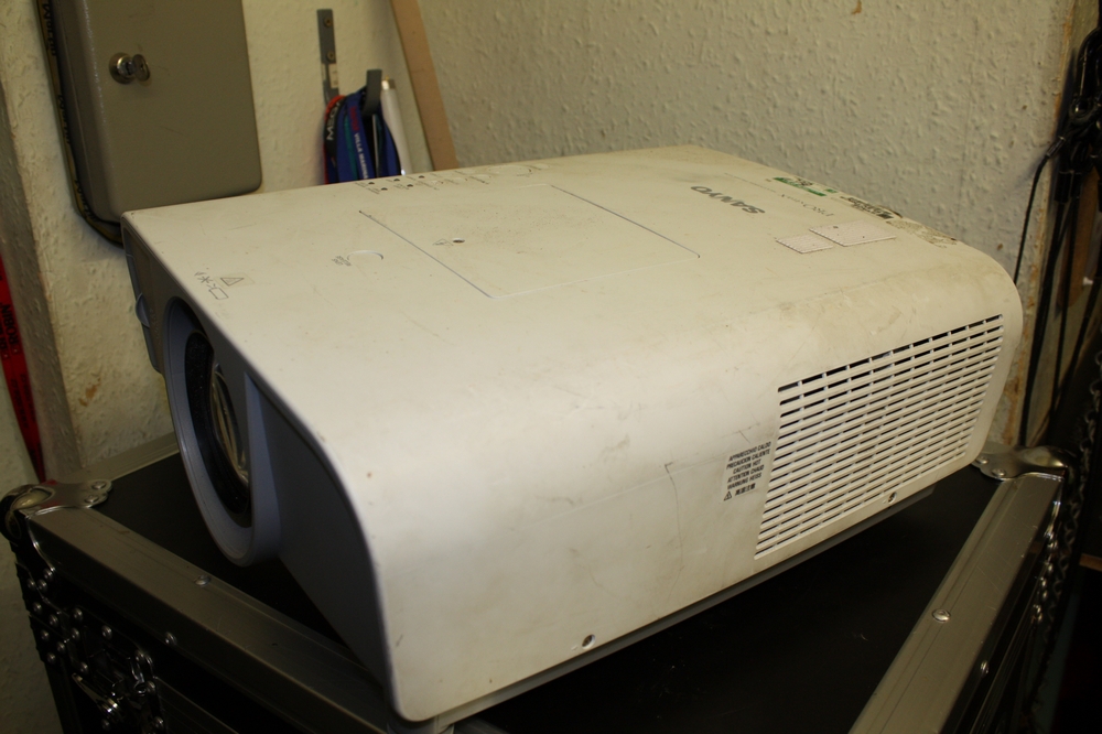 Sanyo PLC-XT25L multimedia projector