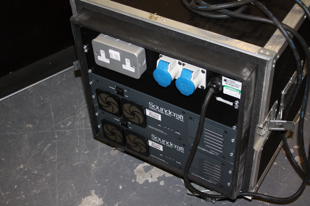 Soundcraft SM20 40:20 monitor desk in wheeled flight case with two Soundcraft SM20 PSUs - Image 4 of 5