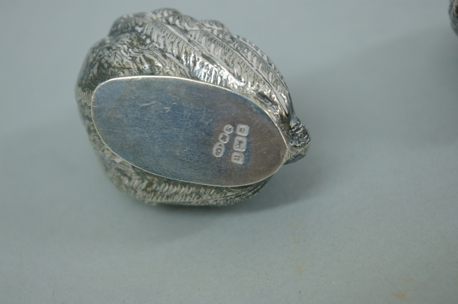 Pair of Edwardian silver pin cushions in the form of chicks. Sheffield 1905. Maker S. Mordan & Co. - Image 2 of 2