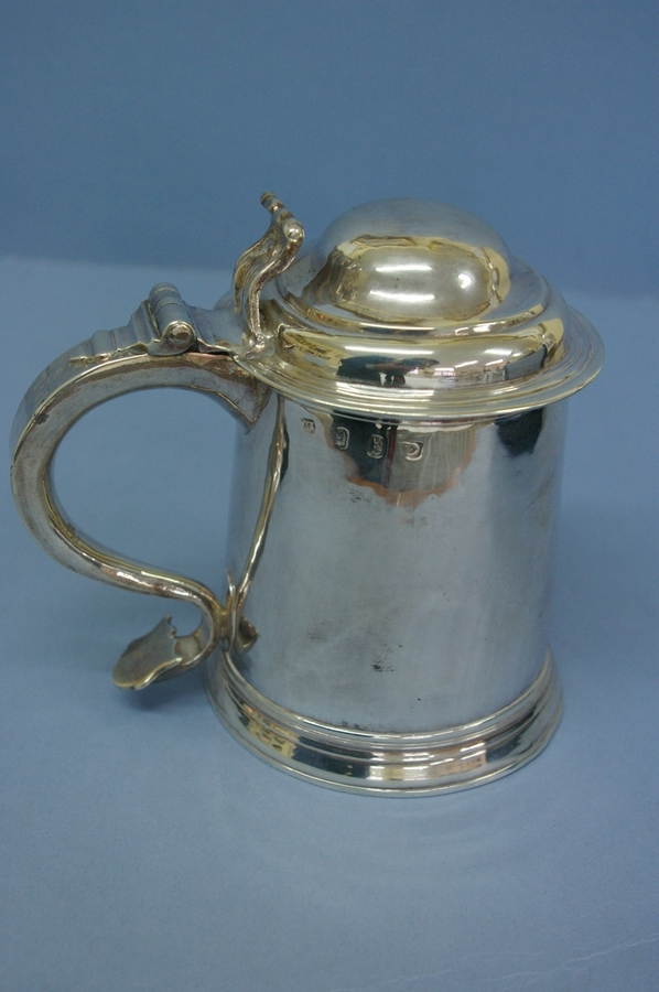 Queen Anne silver pint tankard with dome cover, scroll thumb piece. Exeter 1704. 16 ozt. Ht. 5.75