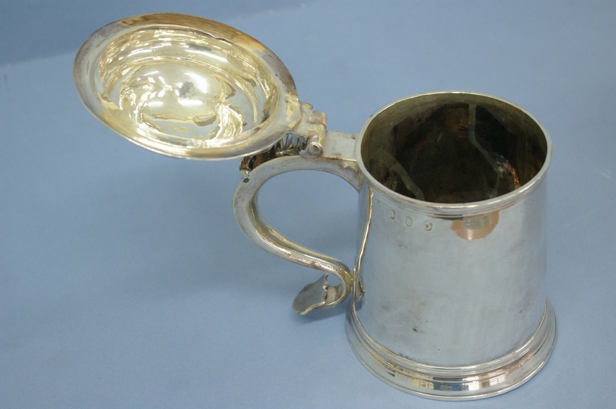 Queen Anne silver pint tankard with dome cover, scroll thumb piece. Exeter 1704. 16 ozt. Ht. 5.75 - Image 2 of 2