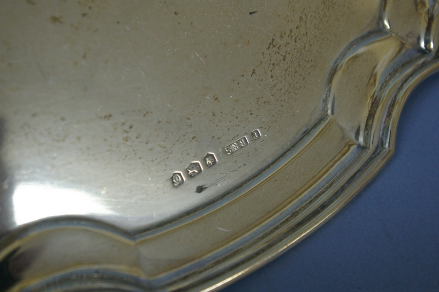 Georgian style silver waiter with shaped border and three scroll feet. Sheffield 1956. 27 ozt. Maker - Image 3 of 3