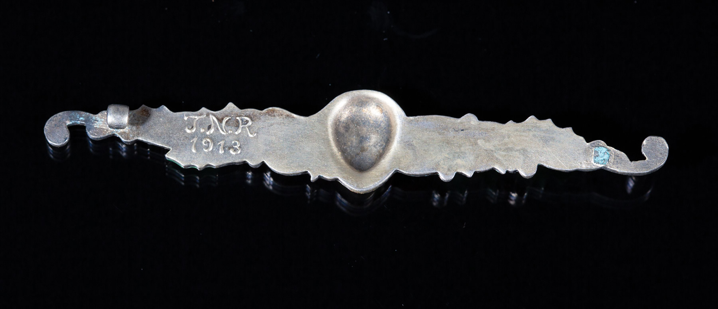 [MARDI GRAS] , Twelfth Night Revelers, enameled krewe favor pin, 1913, now lacking pin - Image 2 of 2