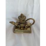 Decorative novelty brass Lizard inkwell, 11cm high