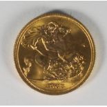 An ERII 1963 gold sovereign, approx. 8g
