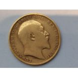 Edward VII Sovereign, 1902, bare head R obv, Geo. & Drag rev, 7.91g, Fair