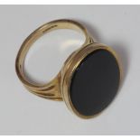 A gents 9ct gold signet ring, the top set with a large oval onyx, gross weight approximately 10.9g